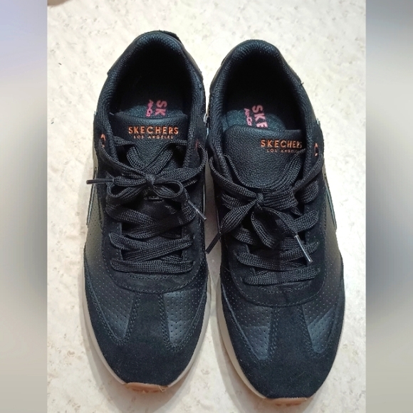 Skechers Los Angeles Women's Air-cooled Memory Foam Leather  Athletic  8.5 - Picture 1 of 6